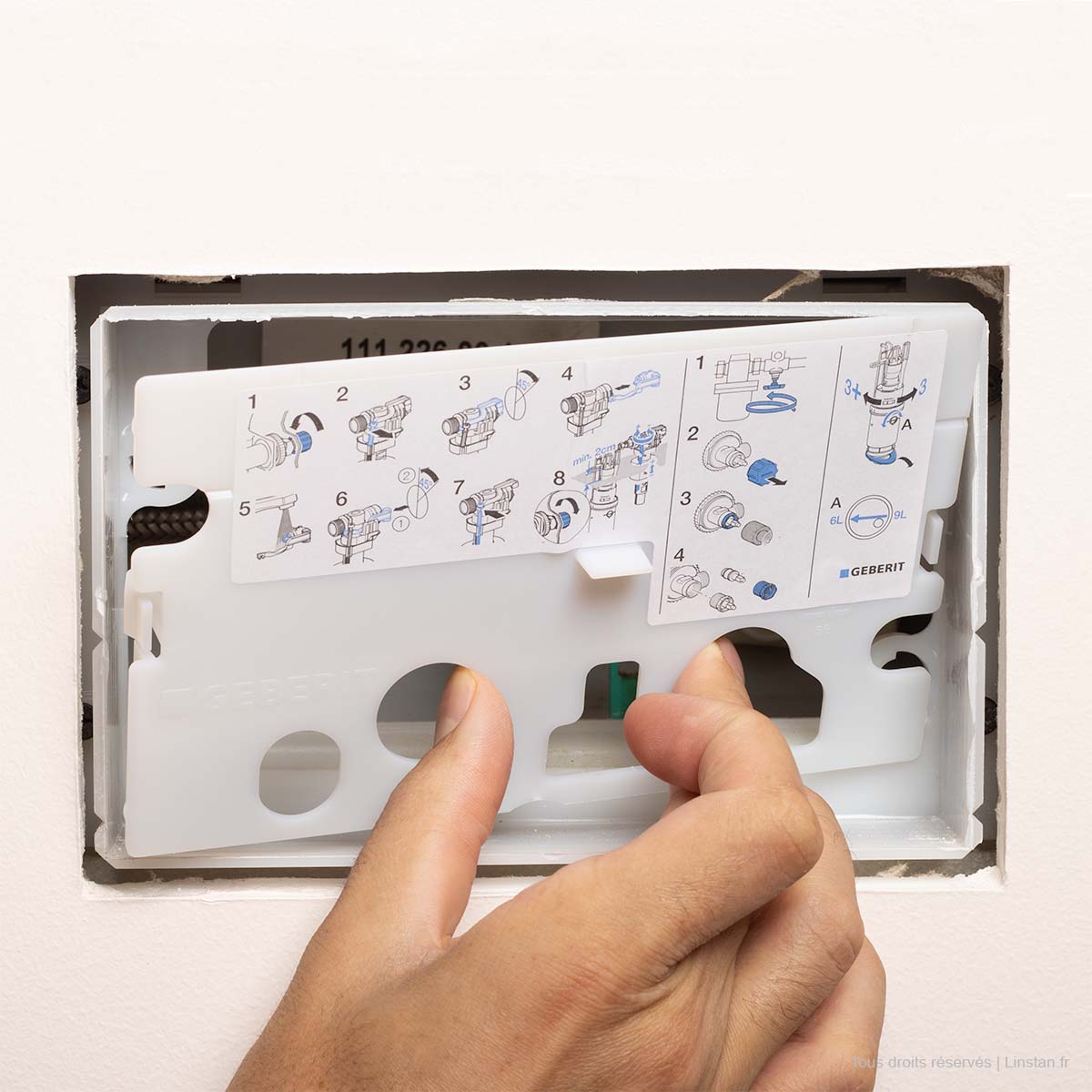 Installation de la plaque de protection geberit 240.206.00.1 réservoir kappa 15