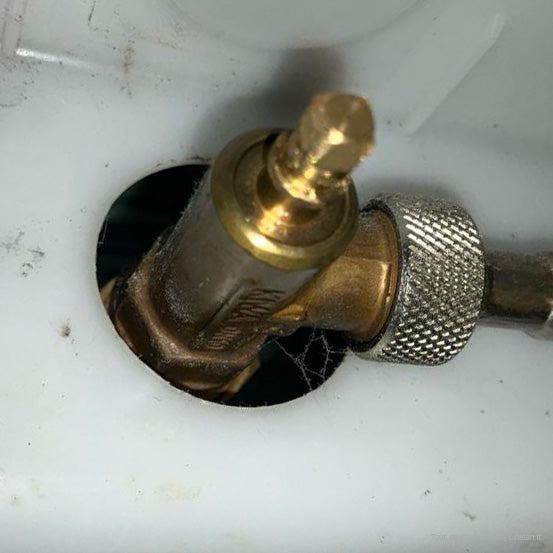 Robinet d’arrêt dans un réservoir encastré Grohe référence 42396000