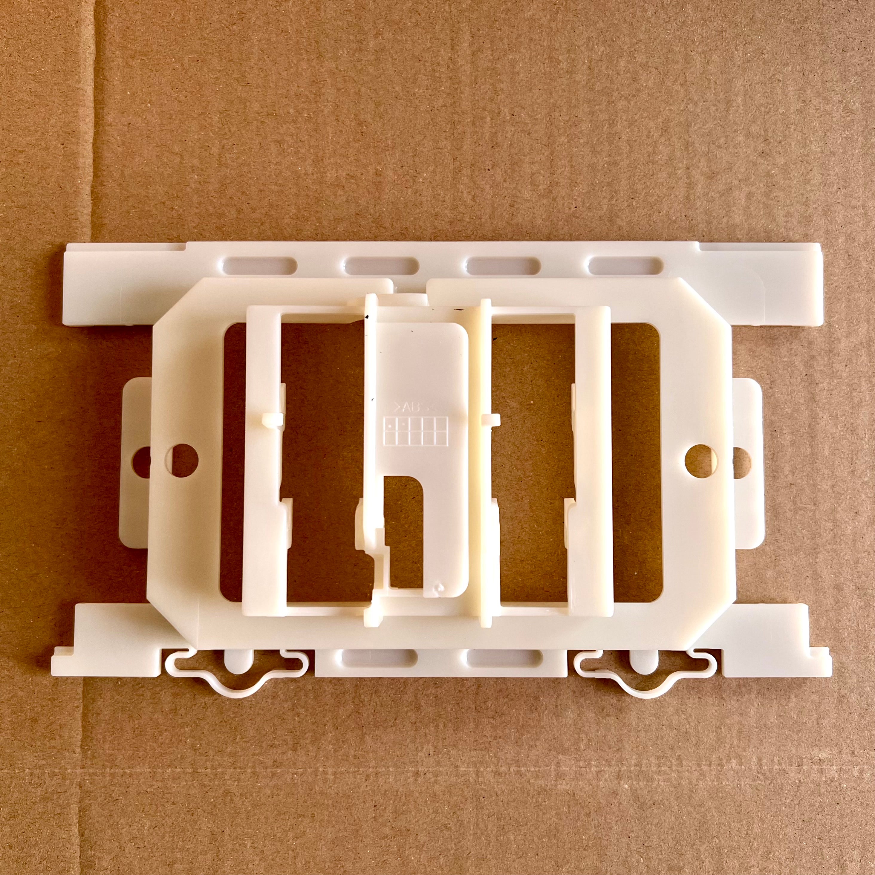 Regiplast / Oli counterplate | Ref: 17302 | For built-in cisterns