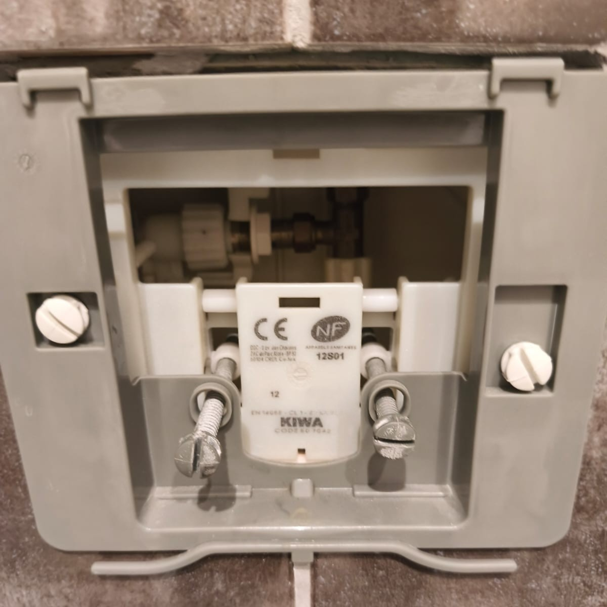 Châssis détrompé de plaque Siamp | Réf: 34 2417 00 | Pour réservoir encastré Bâti 536