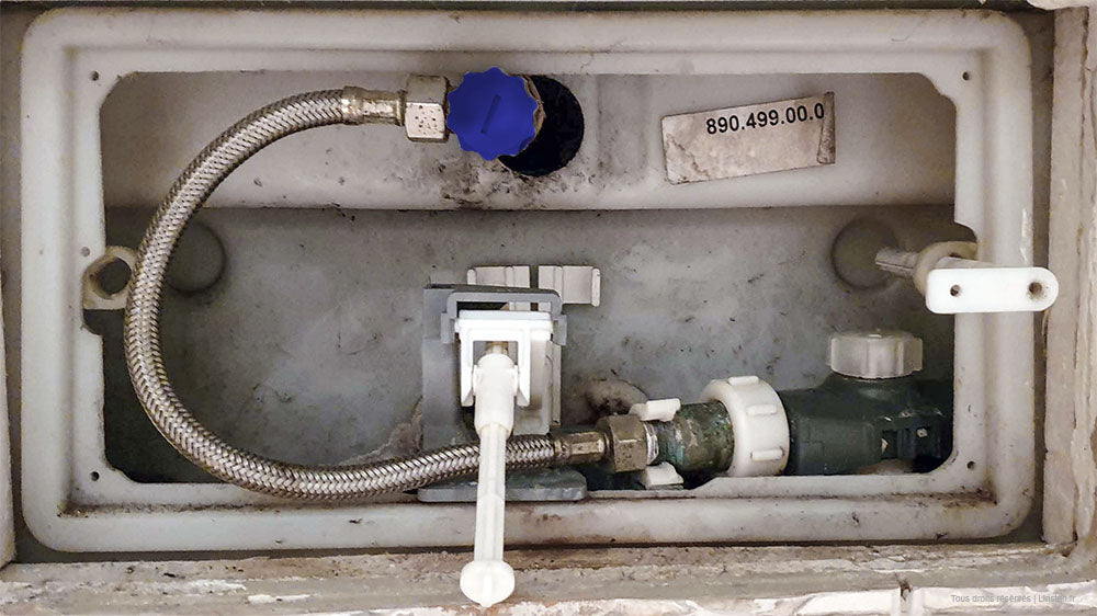 Chasse d'eau complet avec flexible Geberit | Réf: 240.114.00.1 | Pour réservoir encastré Twinline 12 simple touche